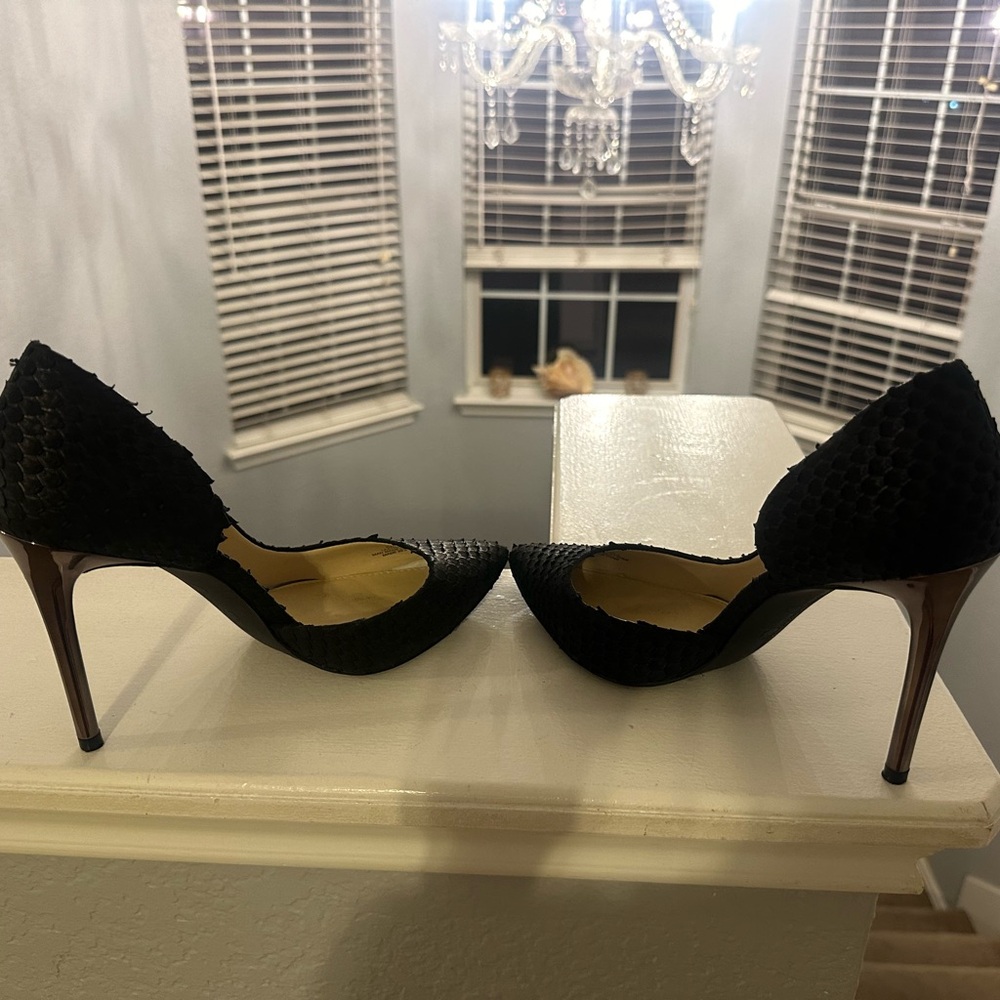 Jessica Simpson black textured heels